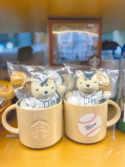 Global Mall桃園A8、林口A9店推星巴克棒球主題系列商品。
(Global Mall提供) Global Mall桃園A8、林口A9店推星巴克棒球主題系列商品。
(Global Mall提供)