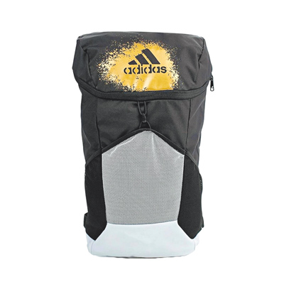 京站Q卡友於指定運動潮流及戶外服飾品牌當日單筆滿額,可玩刮刮樂帶走adidas後背包。(京站提供) 京站Q卡友於指定運動潮流及戶外服飾品牌當日單筆滿額,可玩刮刮樂帶走adidas後背包。(京站提供)