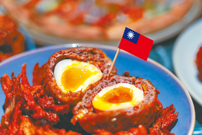 預祝中華隊旗開得勝,和牛抱蛋助力應援。(GUMGUM Beer & Wings提供) 預祝中華隊旗開得勝,和牛抱蛋助力應援。(GUMGUM Beer & Wings提供)