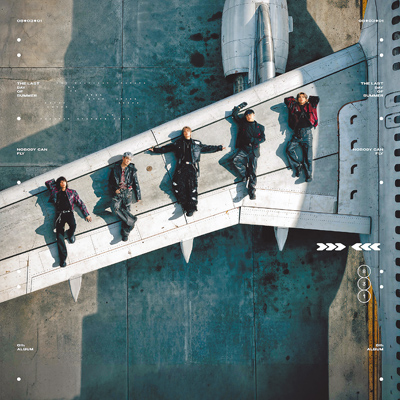 八三夭在《沒有翅膀的人》專輯主視覺中躺在飛機的機翼上。(索尼音樂提供) 八三夭在《沒有翅膀的人》專輯主視覺中躺在飛機的機翼上。(索尼音樂提供)