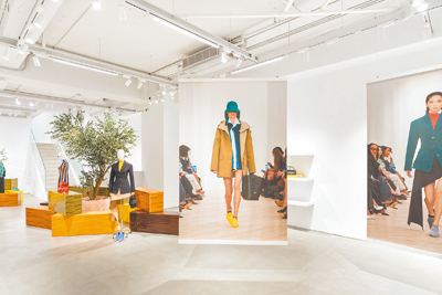 Loewe 2026春夏作品充滿強烈大膽的色彩,心情宛如生活在西班牙一般的愉悅。(Loewe提供) Loewe 2026春夏作品充滿強烈大膽的色彩,心情宛如生活在西班牙一般的愉悅。(Loewe提供)