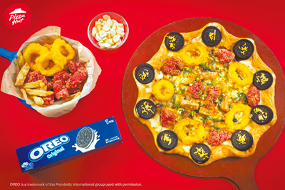 必勝客×OREO推出「OREO餅乾台味鹹酥雞比薩」。(必勝客提供) 必勝客×OREO推出「OREO餅乾台味鹹酥雞比薩」。(必勝客提供)