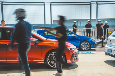 在賽道上充分感受追求速度的激情。(Car image品車誌創辦人王澤瑋提供) 在賽道上充分感受追求速度的激情。(Car image品車誌創辦人王澤瑋提供)