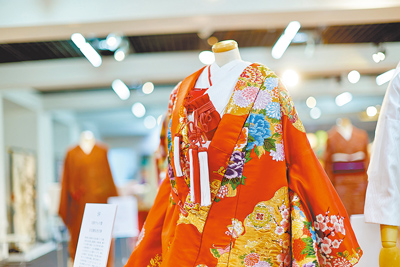 SOGO忠孝館即日起至4月6日舉辦「日式和服展」,傳遞日本婚禮服飾文化。(SOGO提供) SOGO忠孝館即日起至4月6日舉辦「日式和服展」,傳遞日本婚禮服飾文化。(SOGO提供)