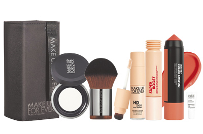京站推「MAKE UP FOR EVER完美輕透底妝組」,原價8670元、特價5760元,Q卡友限定限量30組。(京站提供) 京站推「MAKE UP FOR EVER完美輕透底妝組」,原價8670元、特價5760元,Q卡友限定限量30組。(京站提供)