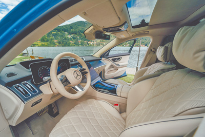 只要坐進S-Class 就有如回到家的自在與從容,即使偶爾自駕,亦能感受出品牌對客戶最真摯的承諾:「 Welcome Home. 」。(台灣賓士提供) 只要坐進S-Class 就有如回到家的自在與從容,即使偶爾自駕,亦能感受出品牌對客戶最真摯的承諾:「 Welcome Home. 」。(台灣賓士提供)