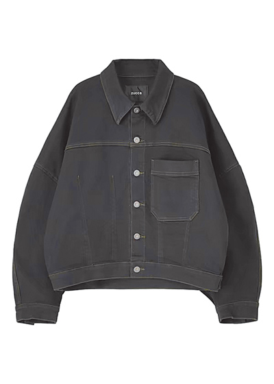 ↑ZUCCa翻領開扣外套,極為簡單俐落。
(ZUCCa提供) ↑ZUCCa翻領開扣外套,極為簡單俐落。
(ZUCCa提供)