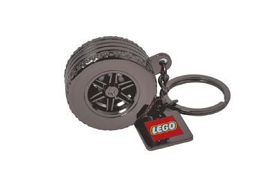 樂高「拼出夢幻愛車」單筆消費滿額可獲得輪胎鑰匙圈。(台灣樂高提供) 樂高「拼出夢幻愛車」單筆消費滿額可獲得輪胎鑰匙圈。(台灣樂高提供)