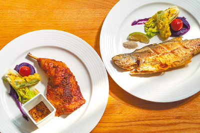 台南老爺行旅甘粹餐廳推出春分好時節限定主菜「春分清香桂花釀薩索雞腿排」和「香煎午仔魚」。(台南老爺行旅提供) 台南老爺行旅甘粹餐廳推出春分好時節限定主菜「春分清香桂花釀薩索雞腿排」和「香煎午仔魚」。(台南老爺行旅提供)