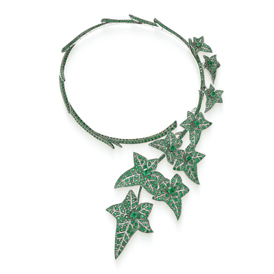 金馬影后周冬雨佩戴Boucheron的經典Lierre de Paris問號項鍊。(Boucheron提供) 金馬影后周冬雨佩戴Boucheron的經典Lierre de Paris問號項鍊。(Boucheron提供)