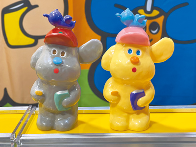 來自香港的Don’t Cry In The Morning推出兩款限定軟膠公仔,一隻1500元。(徐梓榕攝) 來自香港的Don’t Cry In The Morning推出兩款限定軟膠公仔,一隻1500元。(徐梓榕攝)