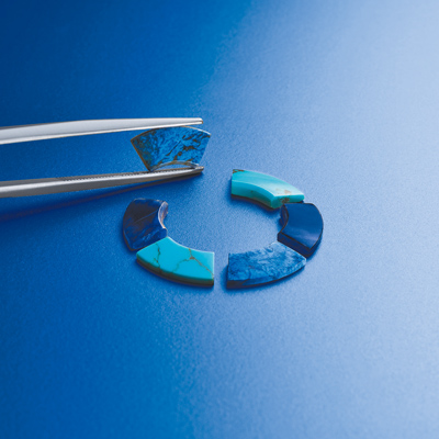 伯爵Possession Vibrant Palace系列珠寶以土耳其石、方鈉石和藍線石,拼成美麗的藍調變奏曲。(PIAGET提供) 伯爵Possession Vibrant Palace系列珠寶以土耳其石、方鈉石和藍線石,拼成美麗的藍調變奏曲。(PIAGET提供)