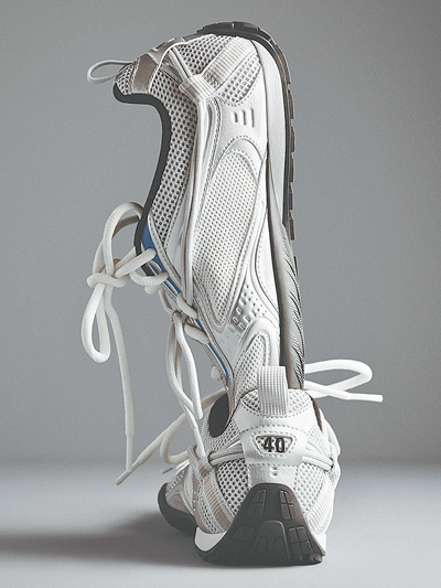 Pierpaolo Piccioli接手Balenciaga後,打造的首款運動鞋Radar系列,售價3萬500元。(Balenciaga提供) Pierpaolo Piccioli接手Balenciaga後,打造的首款運動鞋Radar系列,售價3萬500元。(Balenciaga提供)