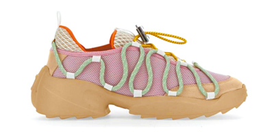 Viv’ Zag多彩拼接科技布料水晶扣休閒鞋,售價4萬9600元。(Roger Vivier提供) Viv’ Zag多彩拼接科技布料水晶扣休閒鞋,售價4萬9600元。(Roger Vivier提供)