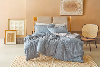 克萊歐色織緹花繡洞400織純棉西寢,雙人被套2790元起。(HOLA提供) 克萊歐色織緹花繡洞400織純棉西寢,雙人被套2790元起。(HOLA提供)