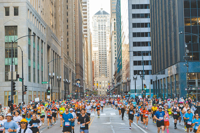 雄獅憑藉「世界馬拉松官方授權」保證參賽名額,今年再推世界七大滿貫賽事「芝加哥馬拉松8日」行程。(雄獅旅遊提供) 雄獅憑藉「世界馬拉松官方授權」保證參賽名額,今年再推世界七大滿貫賽事「芝加哥馬拉松8日」行程。(雄獅旅遊提供)