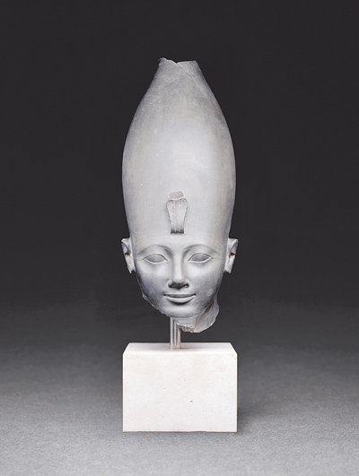 〈可能是圖特摩斯三世的頭像〉,約西元前1479–1425年,圖特摩斯三世統治時期國力鼎盛,工坊因此製作出精美雕塑。(大英博物館理事會提供) 〈可能是圖特摩斯三世的頭像〉,約西元前1479–1425年,圖特摩斯三世統治時期國力鼎盛,工坊因此製作出精美雕塑。(大英博物館理事會提供)