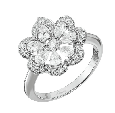 蕭邦Precious Lace系列白金鑲鑽戒指,41萬6000元。(CHOPARD提供) 蕭邦Precious Lace系列白金鑲鑽戒指,41萬6000元。(CHOPARD提供)