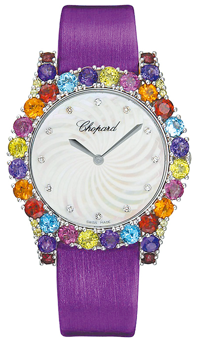 蕭邦L’Heure du Diamant系列彩色寶石珠寶表,128萬6000元。(CHOPARD提供) 蕭邦L’Heure du Diamant系列彩色寶石珠寶表,128萬6000元。(CHOPARD提供)