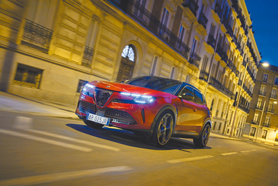 Alfa Romeo Junior Elettrica 280 Veloce擁有200 km/h極速的性能表現,為「夢幻義品電動鋼炮」。(寶嘉聯合提供) Alfa Romeo Junior Elettrica 280 Veloce擁有200 km/h極速的性能表現,為「夢幻義品電動鋼炮」。(寶嘉聯合提供)