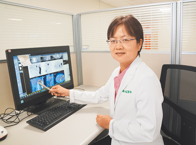 詐騙集團冒用醫師名號賣藥、醫療器材,中醫大新竹附醫內分泌及新陳代謝科主任謝明蓁提醒長輩勿輕信。(中醫大新竹附醫提供) 詐騙集團冒用醫師名號賣藥、醫療器材,中醫大新竹附醫內分泌及新陳代謝科主任謝明蓁提醒長輩勿輕信。(中醫大新竹附醫提供)