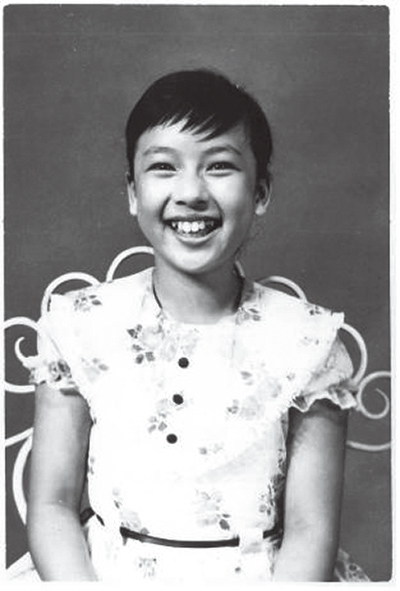 翁倩玉從小就進入兒童劇團,進而出道成為全方位藝人,圖為9歲時留下的影像。(ⒸHEEMORY提供) 翁倩玉從小就進入兒童劇團,進而出道成為全方位藝人,圖為9歲時留下的影像。(ⒸHEEMORY提供)