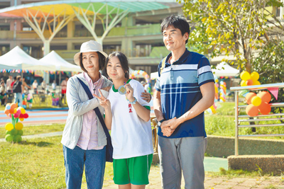 電影《有用的人》由張詩盈(左起)、陳品嫙、楊一展主演。(高二電影提供) 電影《有用的人》由張詩盈(左起)、陳品嫙、楊一展主演。(高二電影提供)