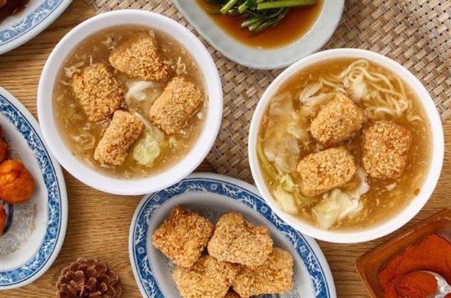 吳土魠魚羹是地方知名美食,炸的金黃香酥的土魠魚不但沒有腥味,鮮甜有嚼勁的口感被鎖在炸土魠魚塊內。(店家提供) 吳土魠魚羹是地方知名美食,炸的金黃香酥的土魠魚不但沒有腥味,鮮甜有嚼勁的口感被鎖在炸土魠魚塊內。(店家提供)