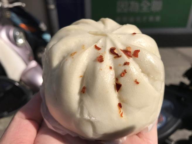 豐園包子種類繁多,韓式泡菜鮮肉包是不少饕客最愛之一,夠勁夠味。(葉德正攝) 豐園包子種類繁多,韓式泡菜鮮肉包是不少饕客最愛之一,夠勁夠味。(葉德正攝)