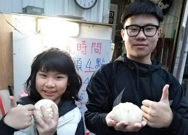 內行人的澎湖菜包美味,大人小孩都愛吃。(陳可文攝) 內行人的澎湖菜包美味,大人小孩都愛吃。(陳可文攝)