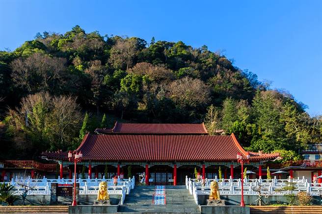 梨山賓館配合交通部觀光局春遊補助,推出續住第二晚再加碼優惠500元及「青年壯遊背包客」專案。(王文吉翻攝) 梨山賓館配合交通部觀光局春遊補助,推出續住第二晚再加碼優惠500元及「青年壯遊背包客」專案。(王文吉翻攝)