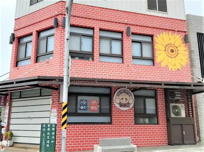 澎湖第1家水煎包專賣店「第一站」,一吃成主顧。(陳可文攝) 澎湖第1家水煎包專賣店「第一站」,一吃成主顧。(陳可文攝)