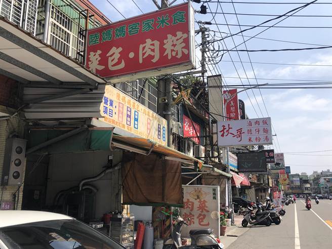 老字號客家米食店「陸媽媽菜包」堅持不使用色素和多餘添加物,數十年來累積不少忠實客戶。(蔡依珍攝) 老字號客家米食店「陸媽媽菜包」堅持不使用色素和多餘添加物,數十年來累積不少忠實客戶。(蔡依珍攝)
