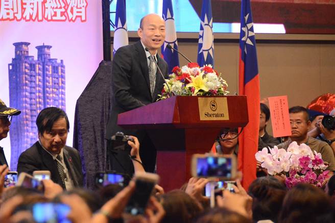 韓國瑜對洛杉磯華僑演說,強調儘管被民進黨扣上「賣台」帽子,但他心中毫無畏懼,「因為我非常清楚未來中華民國要走什麼路子」。(林宏聰攝) image