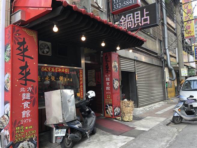 開業43年的來來麵食館,是不少桃園人記憶中的老店,餃類、麵類、餅類都主打手工製作。(蔡依珍攝) 開業43年的來來麵食館,是不少桃園人記憶中的老店,餃類、麵類、餅類都主打手工製作。(蔡依珍攝)