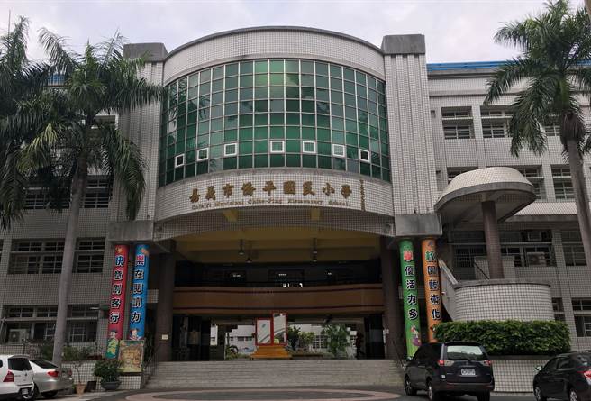 嘉義市僑平國小。(廖素慧攝) image