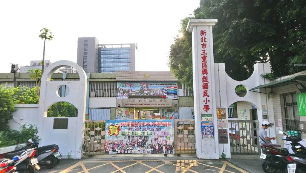 因學校面對地區信仰中心五穀王廟(先嗇宮),取「五穀興旺」之意,故命名為「興穀」國小。(吳亮賢攝) image