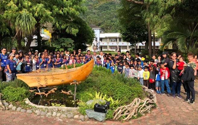 巴楠花部落小學人才培育的重點,希望透過原住民族實驗教育課程實踐,盼能落實「不一樣」的共命共存共有的教育理念。(林雅惠攝) image
