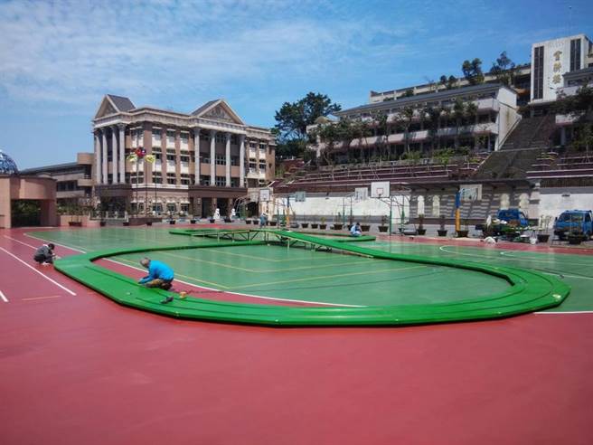 基隆市私立二信中學有55年校史,在基隆市是名聞遐邇的頂尖學校,且升學表現絲毫不亞於雙北市的明星學校。(張穎齊攝) 基隆市私立二信中學有55年校史,在基隆市是名聞遐邇的頂尖學校,且升學表現絲毫不亞於雙北市的明星學校。(張穎齊攝)