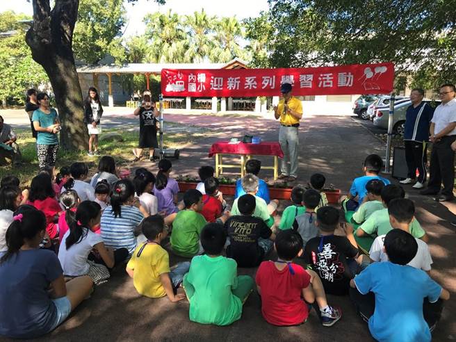 大溪區內柵國小是百年老校,以楓香老樹群為著名,學校舉行活動,校園內景色優美。(甘嘉雯翻攝) 大溪區內柵國小是百年老校,以楓香老樹群為著名,學校舉行活動,校園內景色優美。(甘嘉雯翻攝)