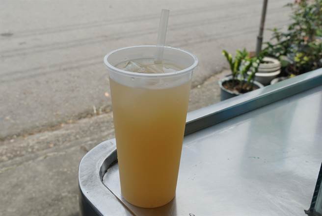 楊桃王楊桃汁,一杯30元,生津止渴,解暑最好。(黃國峰攝) image