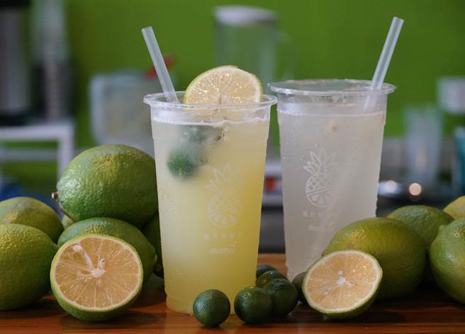 MAMA現打檸檬汁的金桔檸檬汁,檸檬是來自屏東的A級檸檬,每顆都又大又香。(黃國峰攝) MAMA現打檸檬汁的金桔檸檬汁,檸檬是來自屏東的A級檸檬,每顆都又大又香。(黃國峰攝)