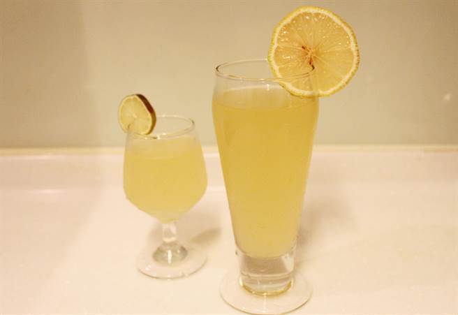 古津的金桔檸檬,沁人心脾,淡黃微綠,讓人喝得舒心暢神。(吳敏菁攝) 古津的金桔檸檬,沁人心脾,淡黃微綠,讓人喝得舒心暢神。(吳敏菁攝)