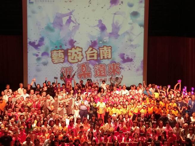佳尼特教育基金會結合溪北地區小學傳統藝陣辦理交流活動,連辦4年,今年已經有8所小學參與,並與新竹縣泰雅學堂交流,2日在樹谷音樂廳擴大演出。(莊曜聰攝) 佳尼特教育基金會結合溪北地區小學傳統藝陣辦理交流活動,連辦4年,今年已經有8所小學參與,並與新竹縣泰雅學堂交流,2日在樹谷音樂廳擴大演出。(莊曜聰攝)