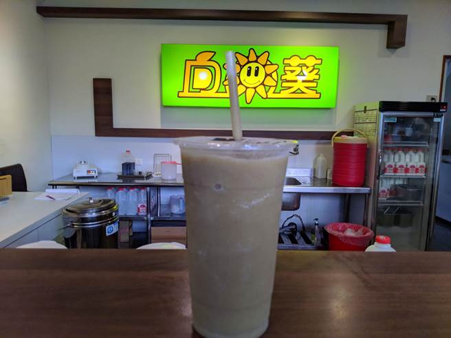 花蓮向日葵冰店綠豆、芋頭都是店家手工現煮。(許家寧攝) 花蓮向日葵冰店綠豆、芋頭都是店家手工現煮。(許家寧攝)