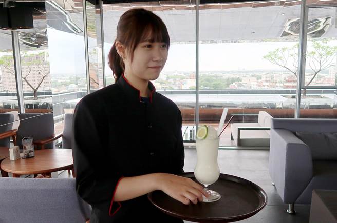 嘉楠風華酒店以獨家配方調製檸檬冰沙,是人氣商品。(廖素慧攝) 嘉楠風華酒店以獨家配方調製檸檬冰沙,是人氣商品。(廖素慧攝)