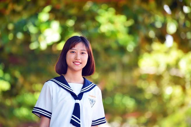 短髮俏麗的呂培郁,申請繁星計畫,如願錄取台北商業大學財務金融系。(莊哲權攝) 短髮俏麗的呂培郁,申請繁星計畫,如願錄取台北商業大學財務金融系。(莊哲權攝)