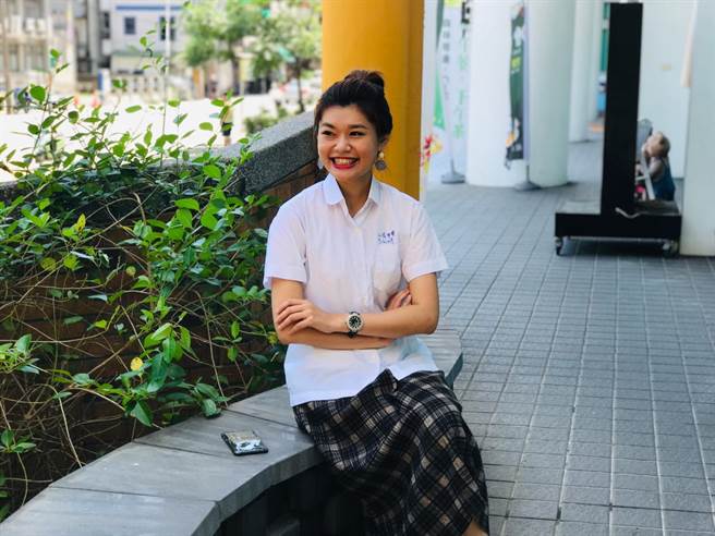 曾就讀基隆市二信高中的美食家王杏如,親和力十足,在校期間是名符其實的「發電機」。(張穎齊攝) 曾就讀基隆市二信高中的美食家王杏如,親和力十足,在校期間是名符其實的「發電機」。(張穎齊攝)