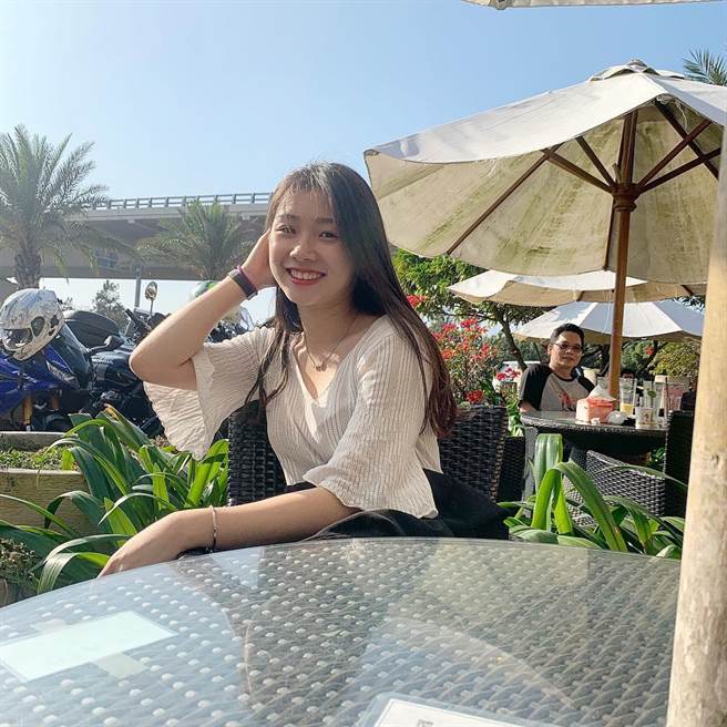 能仁家商表演藝術科二年級學生王靖琳從國小開始學習國標舞,參加過國內外各項賽事,獲獎無數,去年取得國標舞國手資格。(葉書宏翻攝) 能仁家商表演藝術科二年級學生王靖琳從國小開始學習國標舞,參加過國內外各項賽事,獲獎無數,去年取得國標舞國手資格。(葉書宏翻攝)