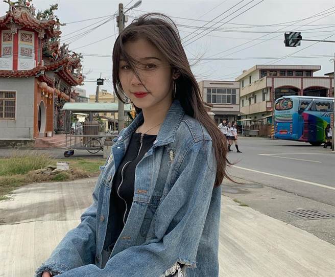 能仁家商表演藝術科二年級學生王靖琳從國小開始學習國標舞,參加過國內外各項賽事,獲獎無數,去年取得國標舞國手資格。(葉書宏翻攝) 能仁家商表演藝術科二年級學生王靖琳從國小開始學習國標舞,參加過國內外各項賽事,獲獎無數,去年取得國標舞國手資格。(葉書宏翻攝)